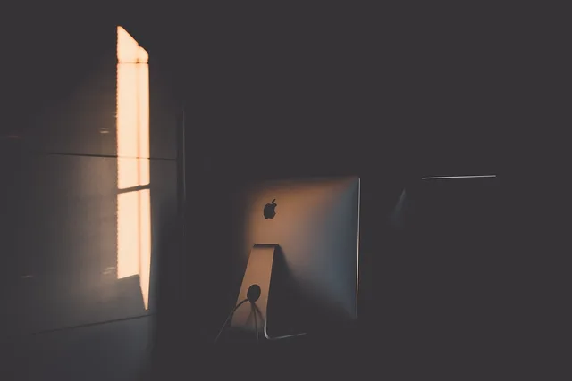 dark, room, office, apple, computer, gadget, electronic, modern, gray computer, gray office, gray laptop, gray apple, gray room, gray dark. Pick between B2B influencer marketing business models with care