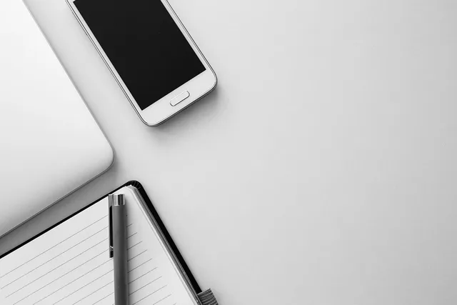 smartphone, mobile, notebook, notepad, pen, laptop, computer, technology, black and white, business, smartphone, mobile, notebook, notepad, notepad, laptop, laptop, computer, technology, business, business, business, business, business. How to run B2B influencer marketing customer interviews
